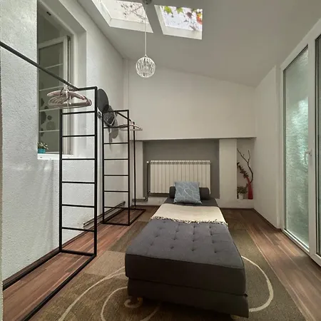 Mina 1 * Βελιγράδι